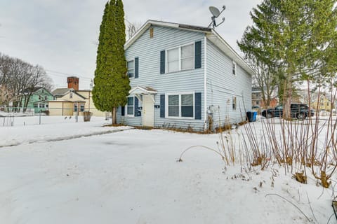 Near Hospitals Home with Yard in Albany! House in Albany