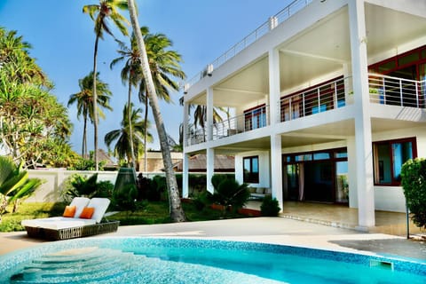 Property building, Patio, Day, Garden, Garden view, Pool view, Swimming pool, sunbed