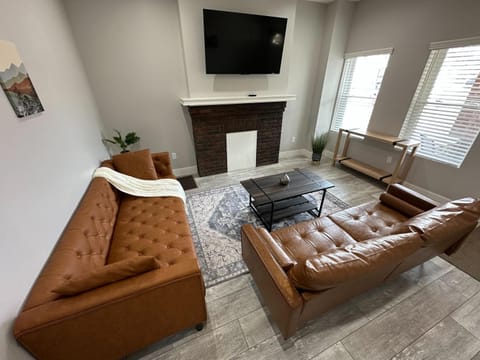 Urban Retreat 2BR Near Downtown Apartment in Ohio