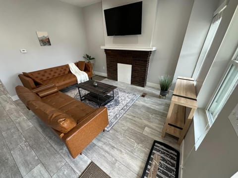 Urban Retreat 2BR Near Downtown Apartment in Ohio