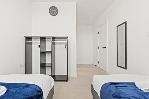 Bed, Photo of the whole room, Bedroom, wardrobe