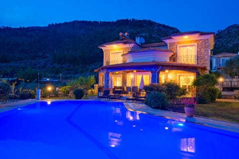 Property building, Mountain view, Swimming pool