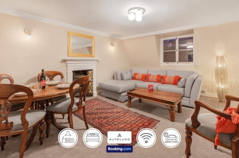 Living room, Seating area, Dining area