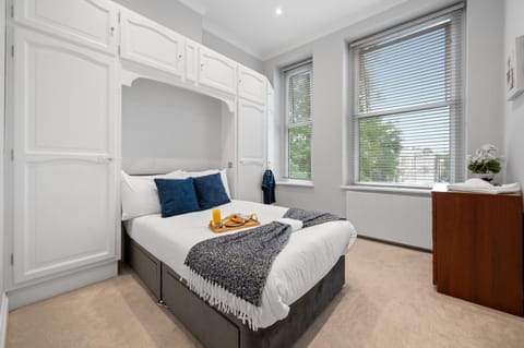 Bed, Photo of the whole room, Bedroom, towels, wardrobe