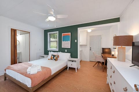 Lake Hickory Trio with Boat Slip House in Hickory