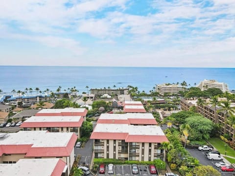 Property building, Day, Neighbourhood, Natural landscape, Bird's eye view, City view, Sea view, Street view, Location, Parking