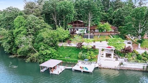 Lake Hickory Trio 3BR Blue Unit House in Hickory