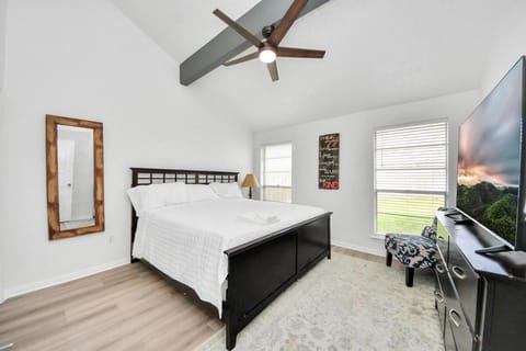 Spacious 3BR Retreat Near Katy's Top Attractions Apartment in Houston