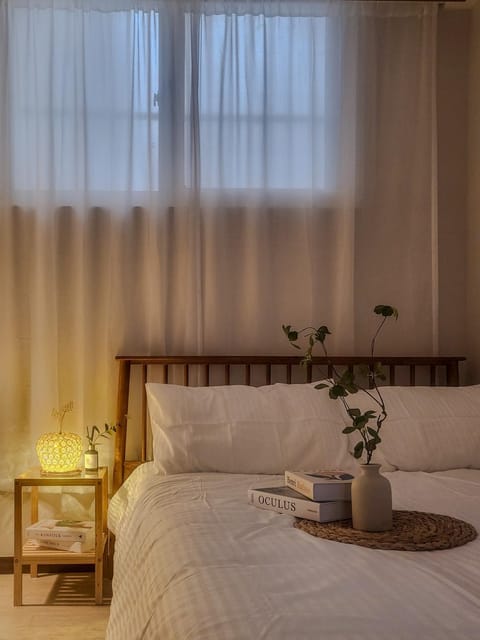 Photo of the whole room, Bedroom