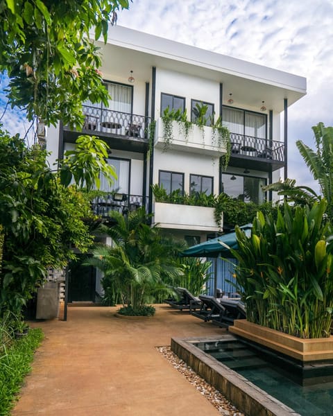 Property building, Swimming pool
