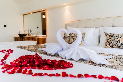 Bed, Photo of the whole room, Bedroom, towels