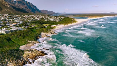 Mountainside Beach House House in Hermanus