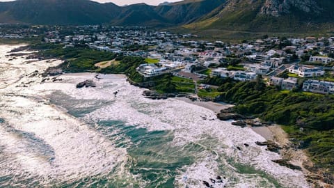 Mountainside Beach House House in Hermanus