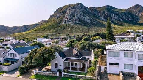 Property building, Neighbourhood, Natural landscape, Bird's eye view, Mountain view