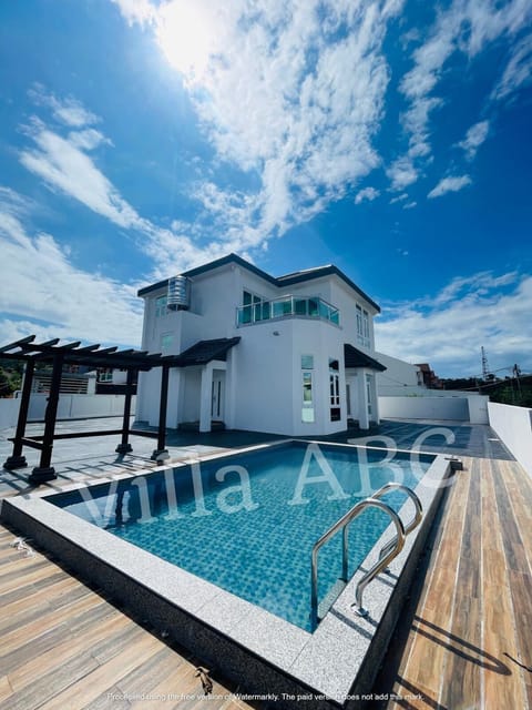 Day, Pool view, Swimming pool, sunbed