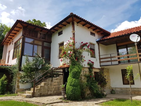 Property building, Day, Garden