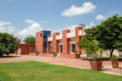 Palm Familia-6BHK Italian Farmhouse with Cook Villa in Jaipur