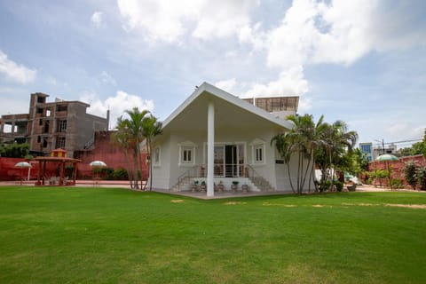 Palm Familia-6BHK Italian Farmhouse with Cook Villa in Jaipur