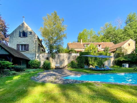 Property building, Pool view