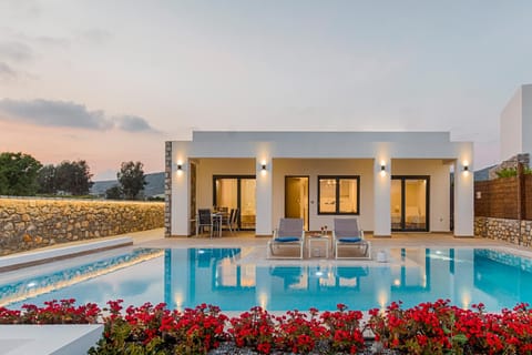 Property building, Spring, Garden, Balcony/Terrace, On site, Garden view, Pool view, Swimming pool, Sunrise, Sunset