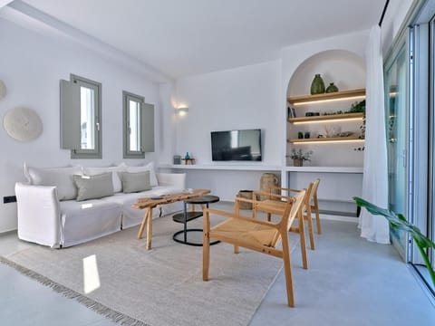 The bright and elegant Villa Akira Villa in Naousa