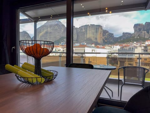 Natural landscape, View (from property/room), Balcony/Terrace, Living room, Seating area, Dining area, Mountain view