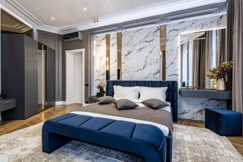 Bed, Living room