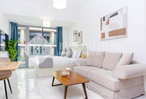 Bloomfields Pretty Stu in Oasis Apartment in Abu Dhabi