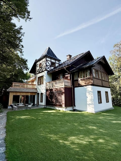 Property building, Garden, Garden, Balcony/Terrace, Garden view