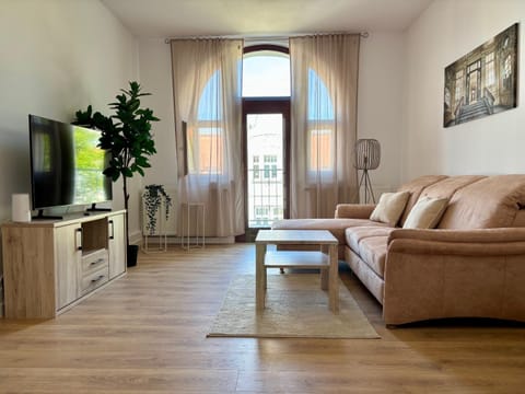 Bed, Living room, Seating area