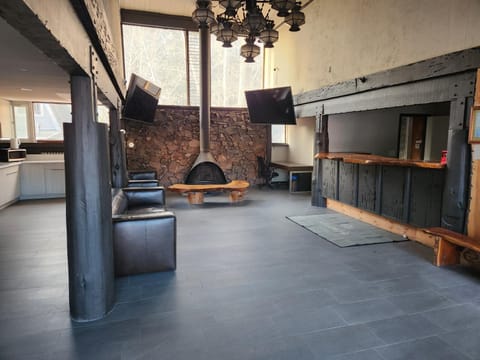 Lobby or reception, Seating area, fireplace