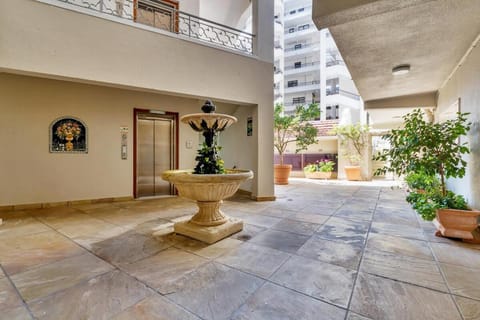 Luxe Sea Point Getaway Apartment in Sea Point