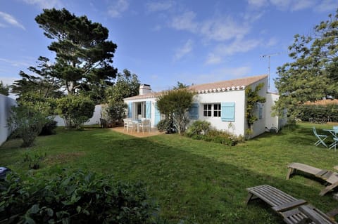 Property building, Garden, Garden view
