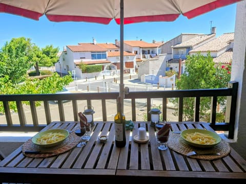 Patio, Day, View (from property/room), Balcony/Terrace, Food and drinks, Dining area, Food