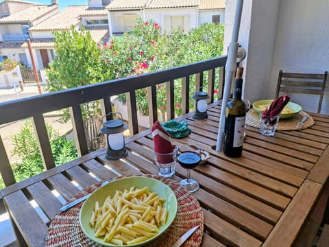 Patio, Day, View (from property/room), Balcony/Terrace, Food and drinks, Dining area, Food, Drinks