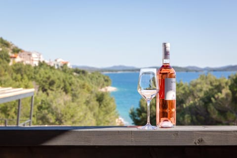 Day, Food and drinks, Sea view, Drinks, Alcoholic drinks