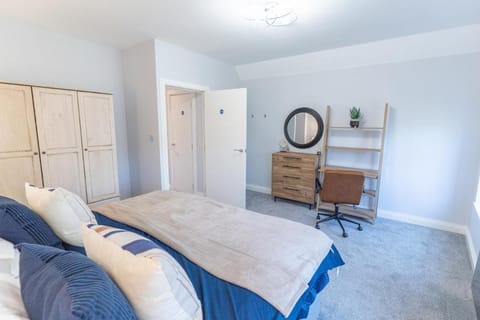 Photo of the whole room, Bedroom