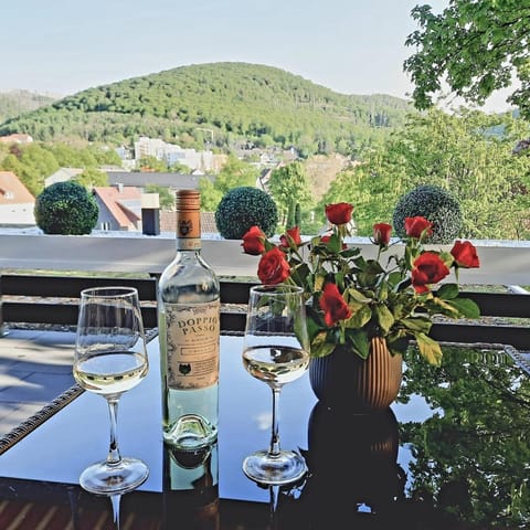 View (from property/room), Balcony/Terrace, Dining area, Mountain view, Alcoholic drinks