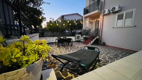 Garden, sunbed