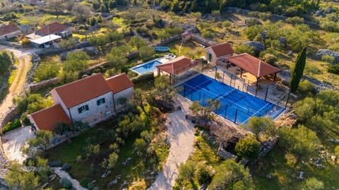Property building, Day, Bird's eye view, Pool view, Swimming pool