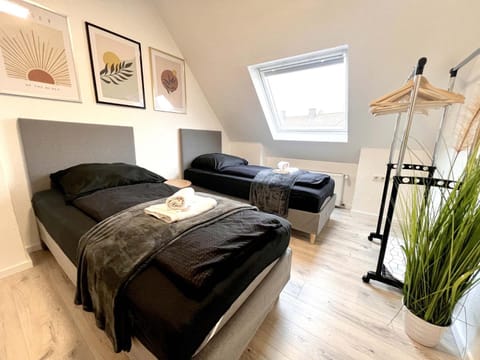 Bed, Living room, Photo of the whole room, Seating area, Bedroom