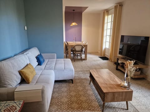 Communal lounge/ TV room, TV and multimedia, Living room