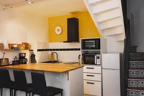 Coffee/tea facilities, dishwasher, oven, pet friendly, stove, toaster