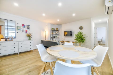 TV and multimedia, Living room, Seating area, Dining area, heating, air conditioner