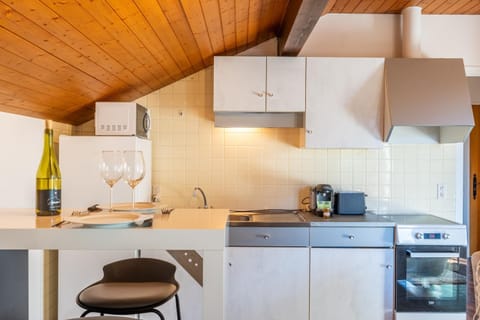 microwave, oven, stove, kitchen