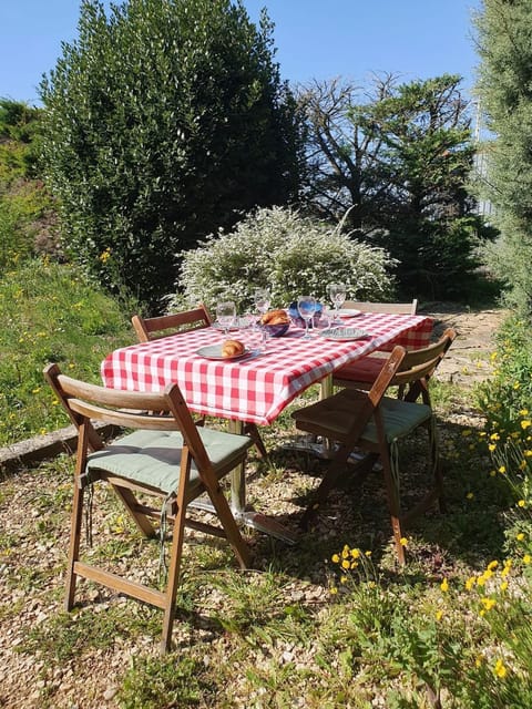 Spring, Day, Natural landscape, Garden, Dining area, Garden view