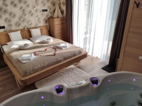 Bed, Hot Tub, Bedroom