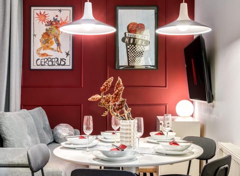 Bed, TV and multimedia, Kitchen or kitchenette, Living room, Photo of the whole room, Decorative detail, Seating area, Dining area, Area and facilities, Family, furniture, heating, air conditioner