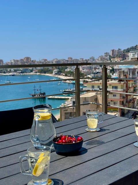 Day, Natural landscape, View (from property/room), Balcony/Terrace, Dining area, City view, Sea view