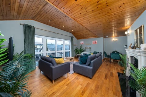 Shannon View Jungle House House in Athlone